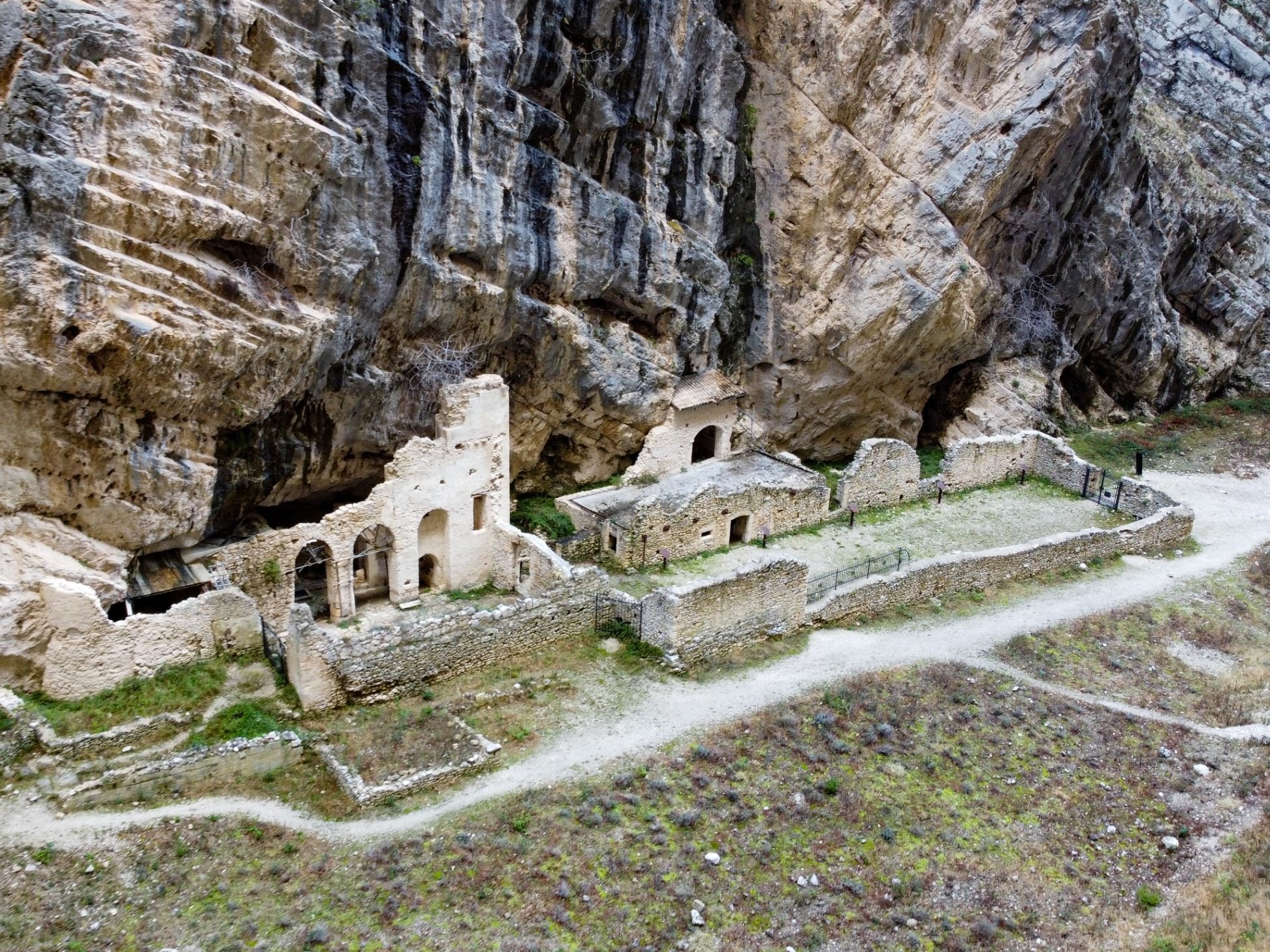 Abbazia di San Martino in Valle — monastero benedettino alle pendici della Maiella